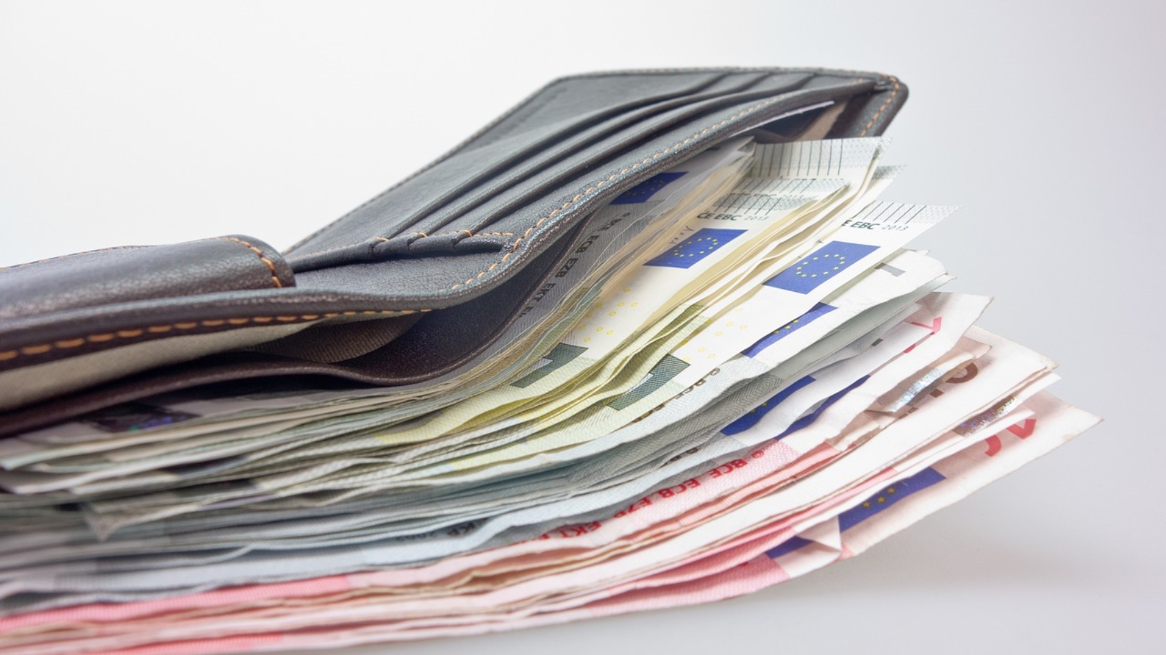 money-gda6a95993_1280