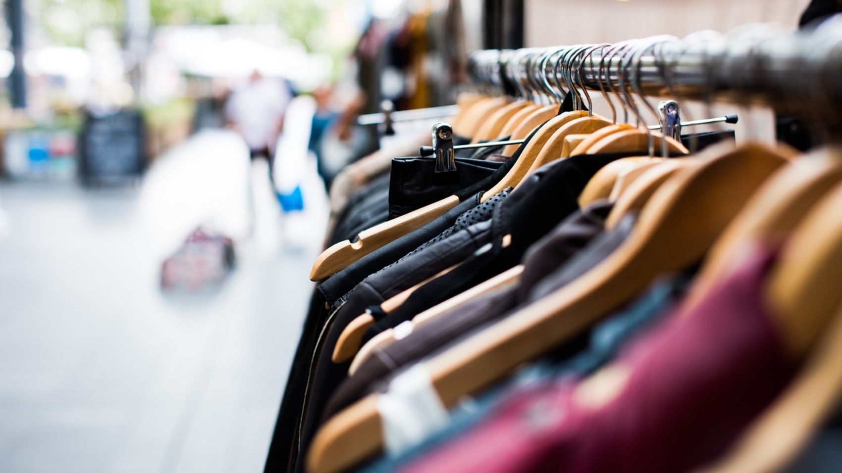 hangers-gd1a516ff3_1280